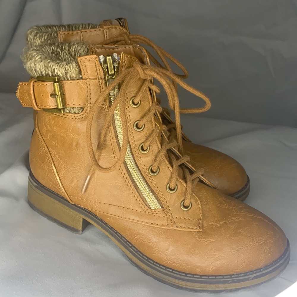 Girls boots